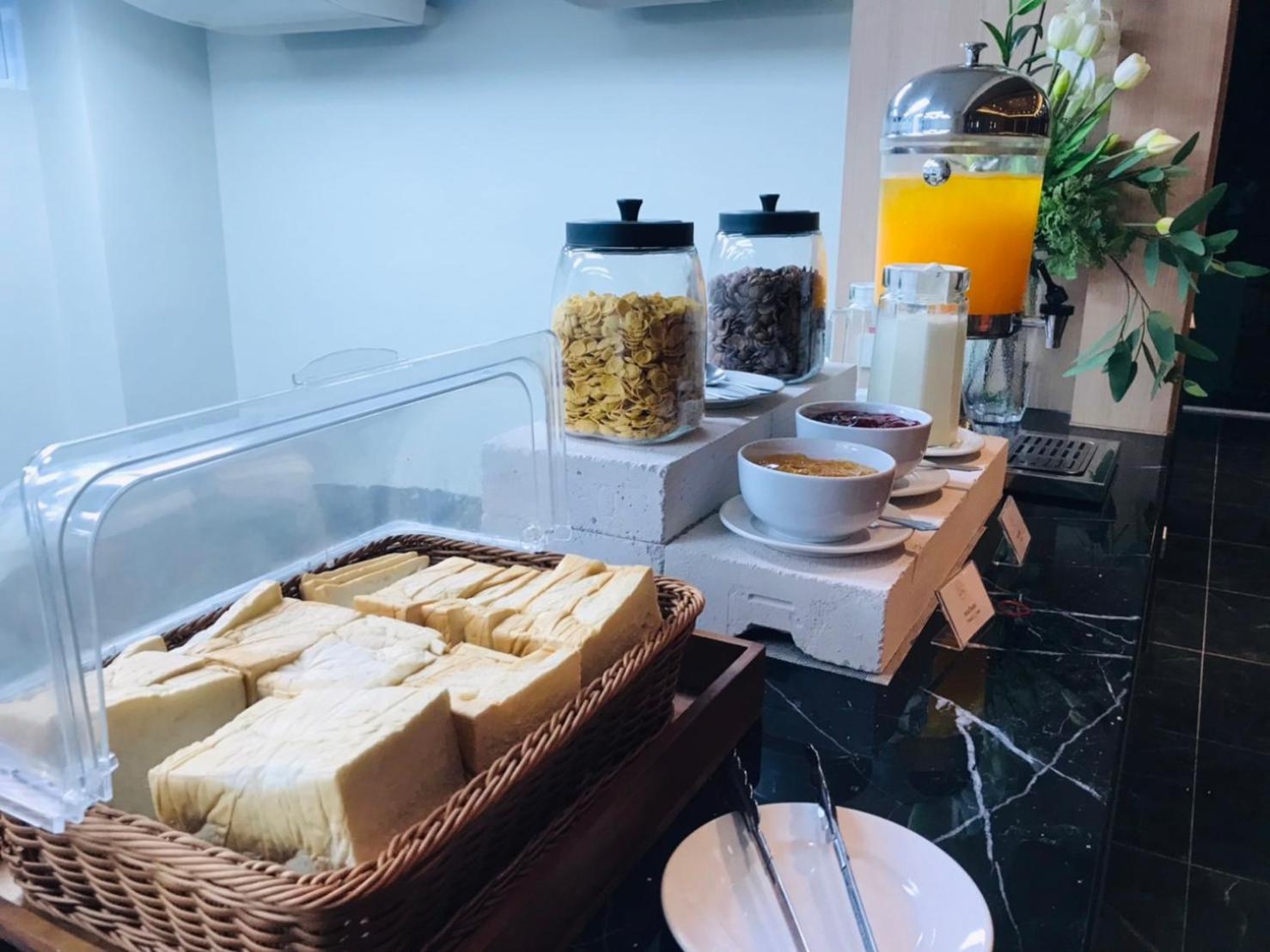 Mayflower Grande Suite Hotel Пхитсанулок Экстерьер фото