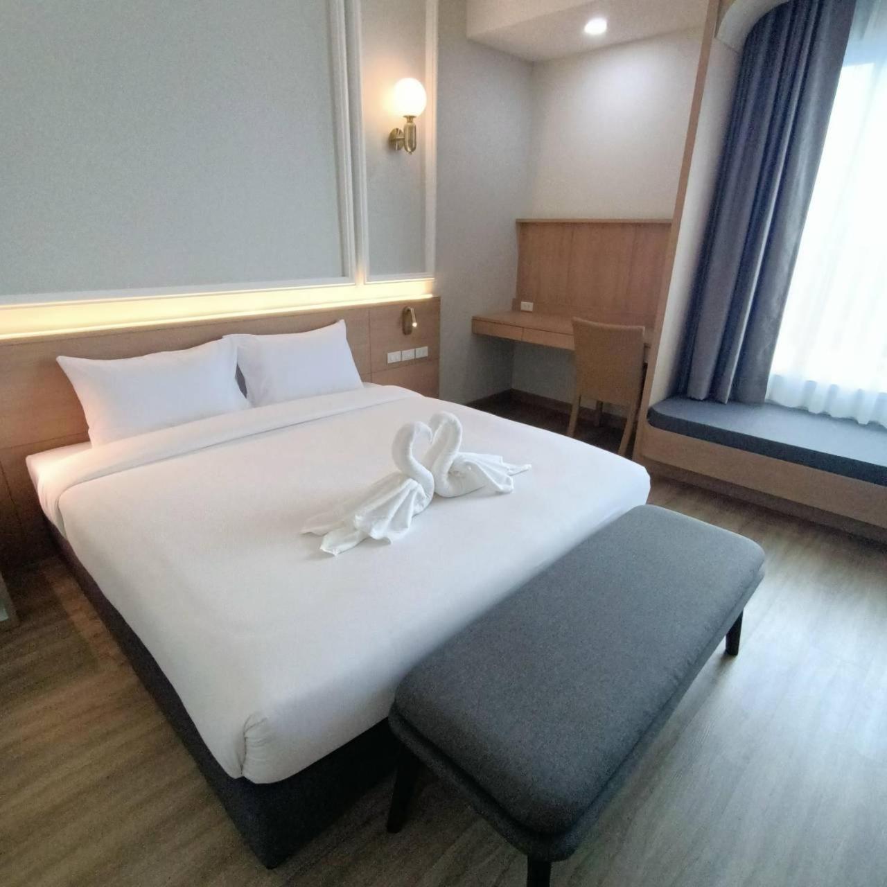 Mayflower Grande Suite Hotel Пхитсанулок Экстерьер фото