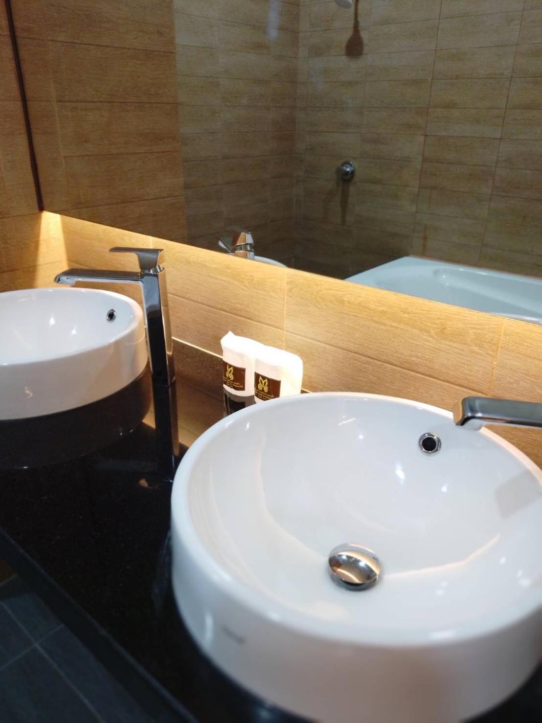Mayflower Grande Suite Hotel Пхитсанулок Экстерьер фото