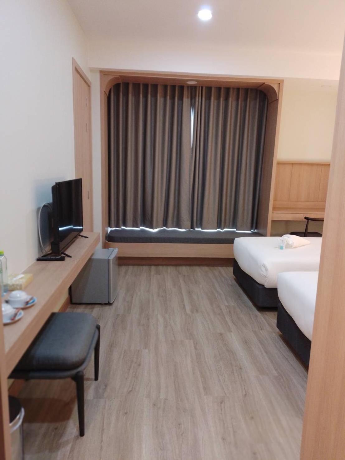 Mayflower Grande Suite Hotel Пхитсанулок Экстерьер фото