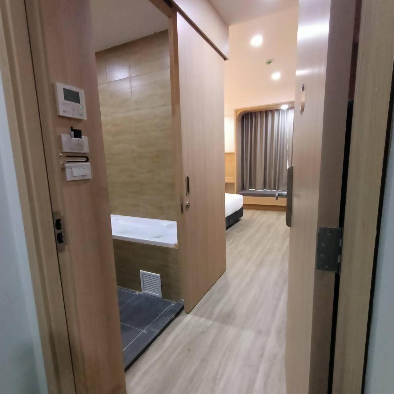 Mayflower Grande Suite Hotel Пхитсанулок Экстерьер фото